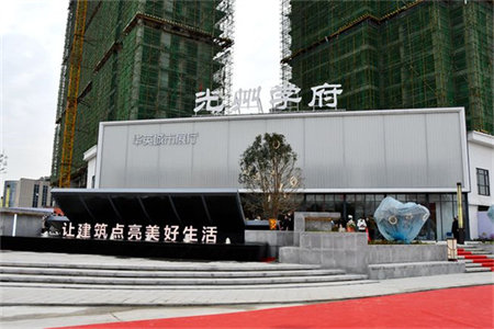 义和小区三楼80平两室带储藏室42万可按揭